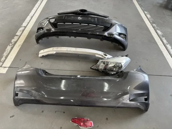 Material toyota yaris 2014