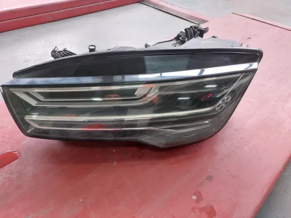 Ótica esquerda Audi A7