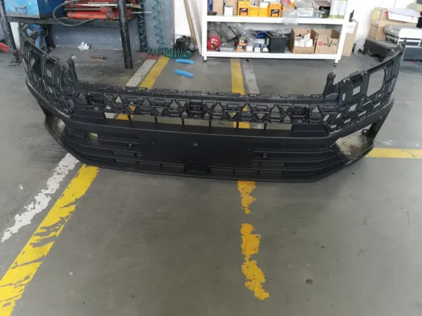 Para-choques VW Crafter - Image 3